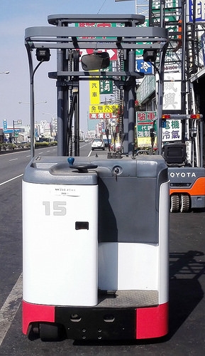 Xe nâng điện đứng lái Nichiyu 1.5 tấn, nâng cao 3m